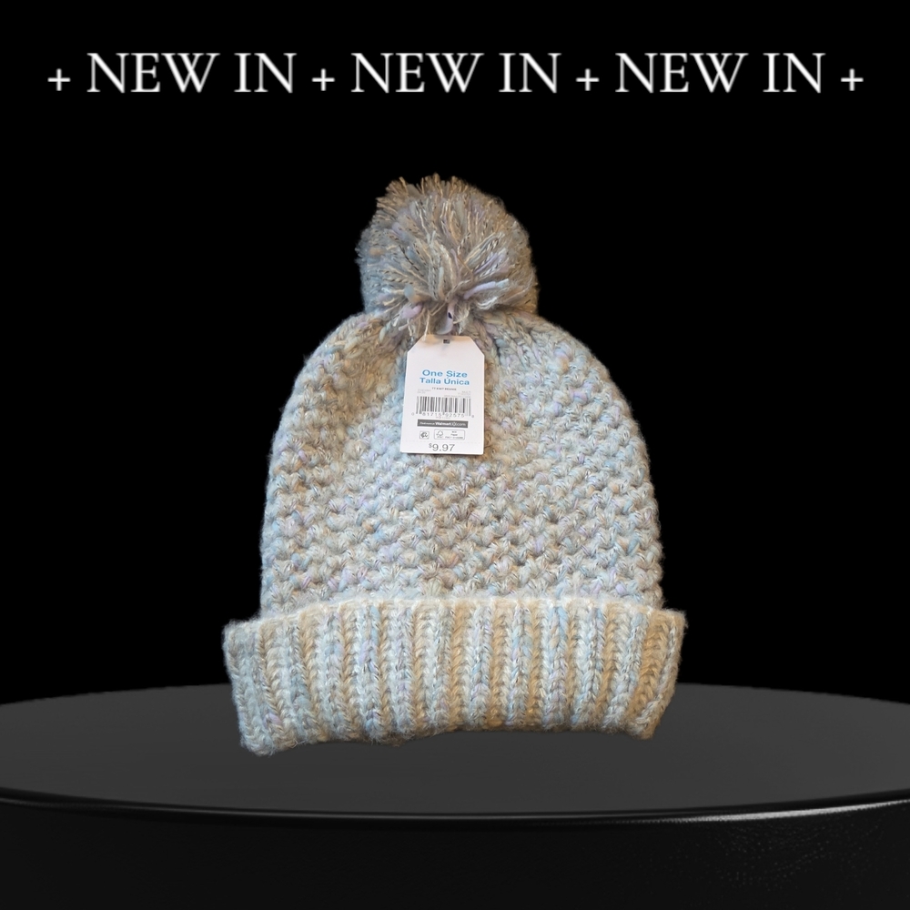 💖 Time and Tru Light Gray Knit Beanie with Pom-Pom